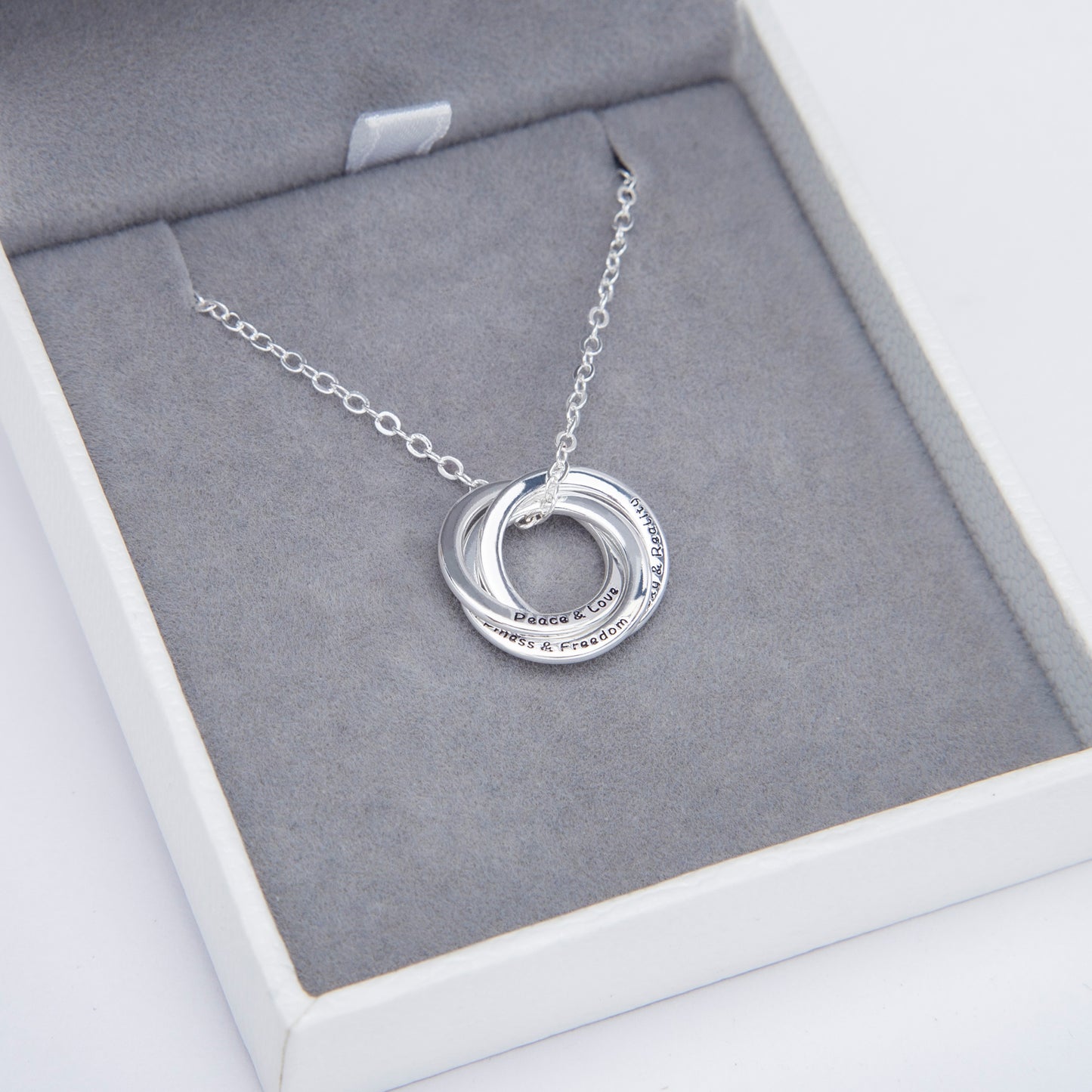 Personalized Circle Name Necklace: A Gift From the Heart - furevermama