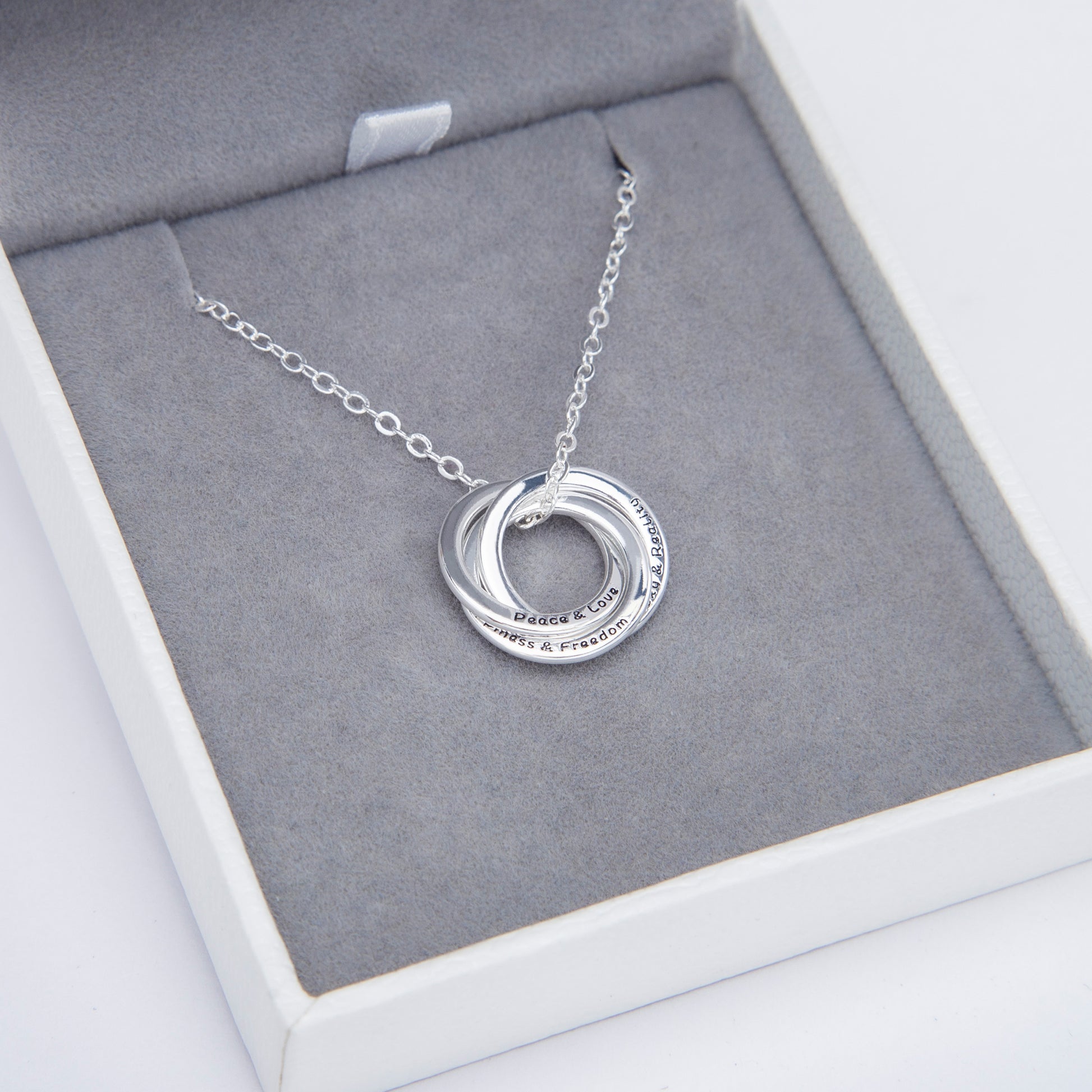Personalized Circle Name Necklace: A Gift From the Heart - furevermama