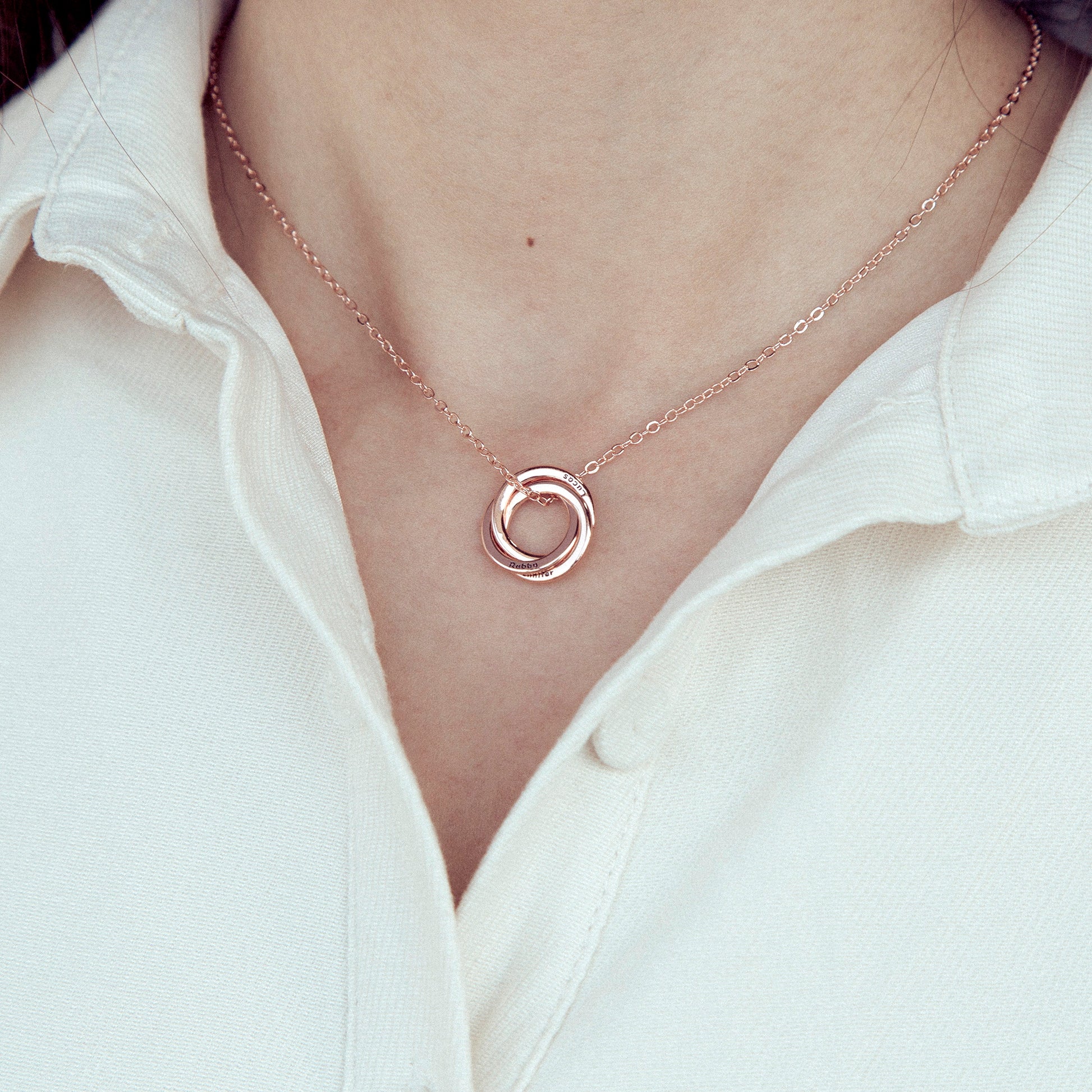 Personalized Circle Name Necklace: A Gift From the Heart - furevermama